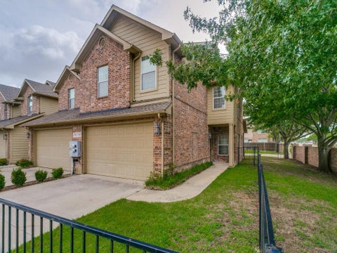 Photo of 1947 Sherburne Street, Lewisville, TX 75067 (MLS # 21333795)