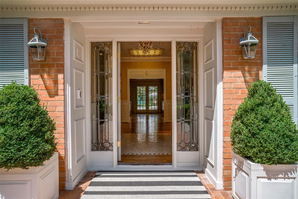 10033 Hollow Way Road