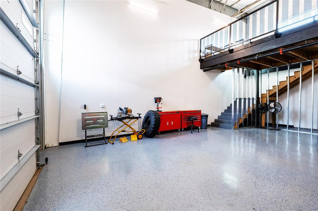 Garages of Texas - Commercial Sale