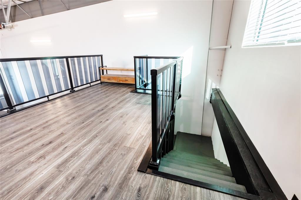 Garages of Texas - Commercial Sale