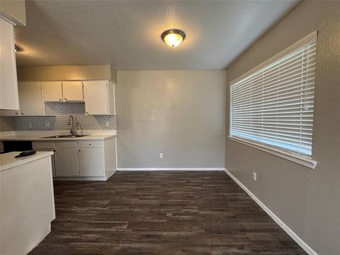 Tiny photo for 1122 Millview Drive #405, Arlington, TX 76012 (MLS # 21100614)
