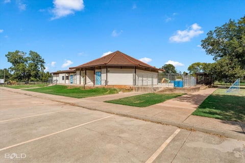 Tiny photo for 1919 Camille Street, Bossier City, LA 71112 (MLS # 21396631)
