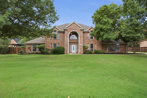 Photo of 5904 Highland Hills Lane, Colleyville, TX 76034 (MLS # 21411471)