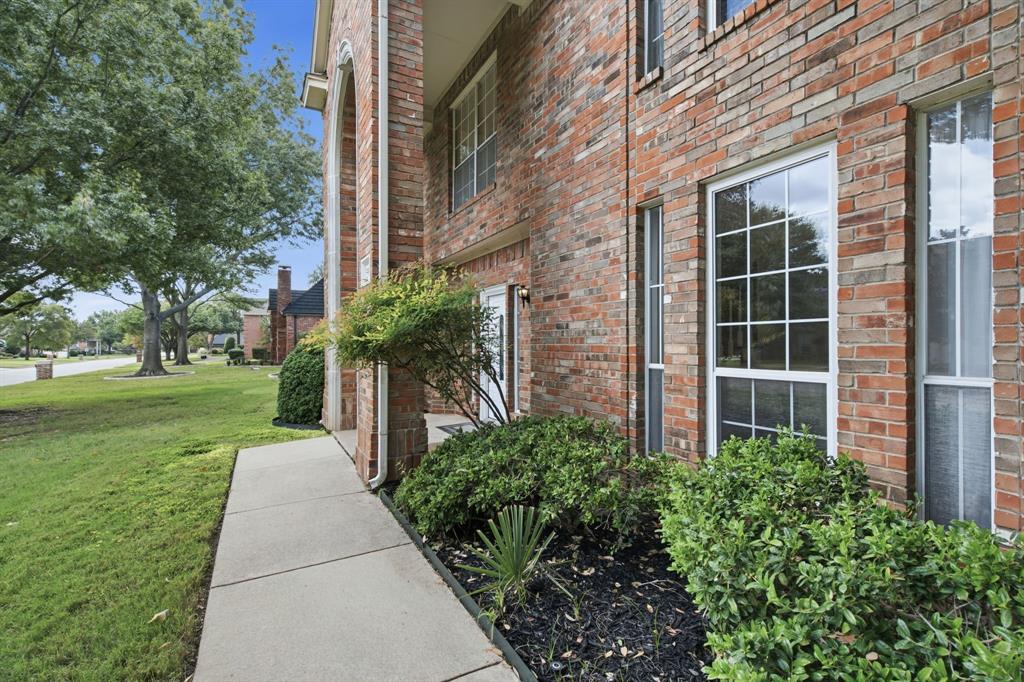 5904 Highland Hills Lane