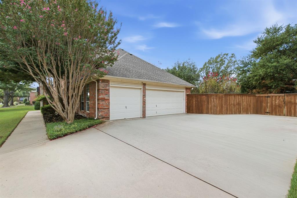 5904 Highland Hills Lane