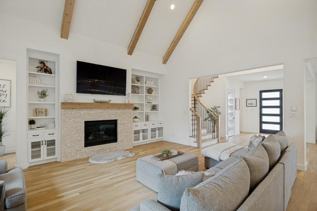 2511 Elaine Drive