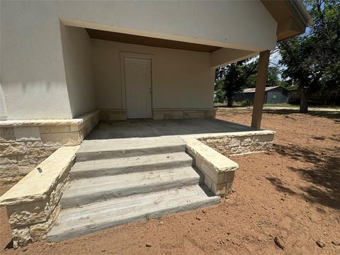 A home in San Saba