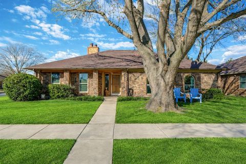 Photo of 624 Coats Street, Coppell, TX 75019 (MLS # 21153352)