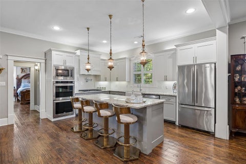 Tiny photo for 335 S Windomere Avenue, Dallas, TX 75208 (MLS # 21394228)