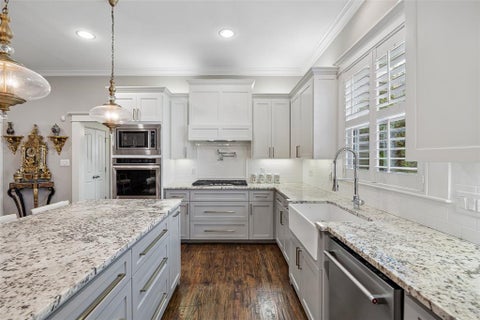 Tiny photo for 335 S Windomere Avenue, Dallas, TX 75208 (MLS # 21394228)
