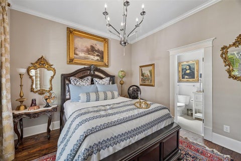 Tiny photo for 335 S Windomere Avenue, Dallas, TX 75208 (MLS # 21394228)