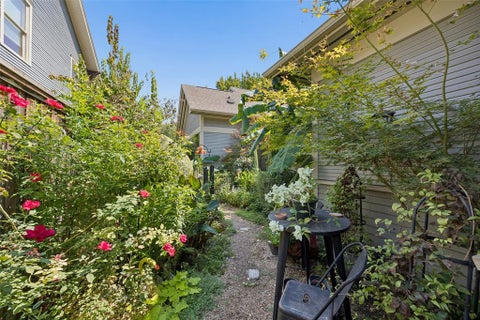 Tiny photo for 335 S Windomere Avenue, Dallas, TX 75208 (MLS # 21394228)