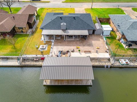 306 Tahiti Drive Granbury TX 76048