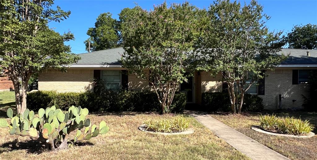 1206 Crestwood Drive
