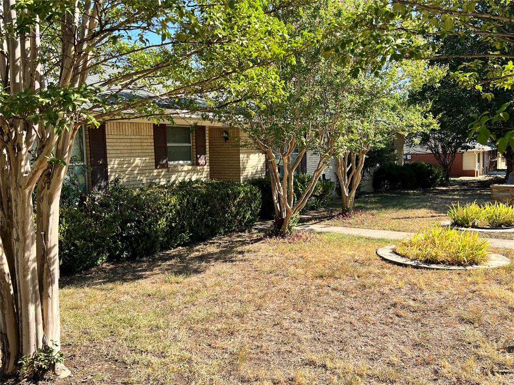 1206 Crestwood Drive