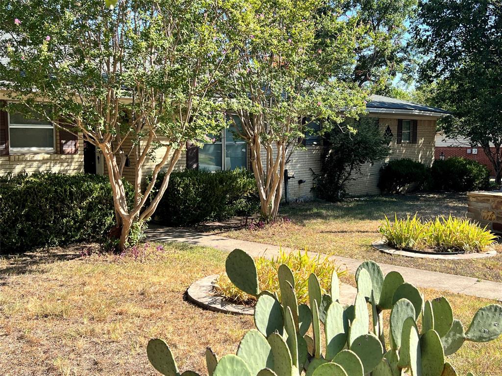 1206 Crestwood Drive