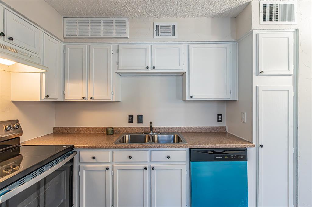 Arlington Oaks Condo - Residential