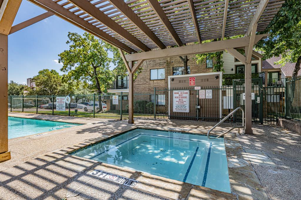 Arlington Oaks Condo - Residential