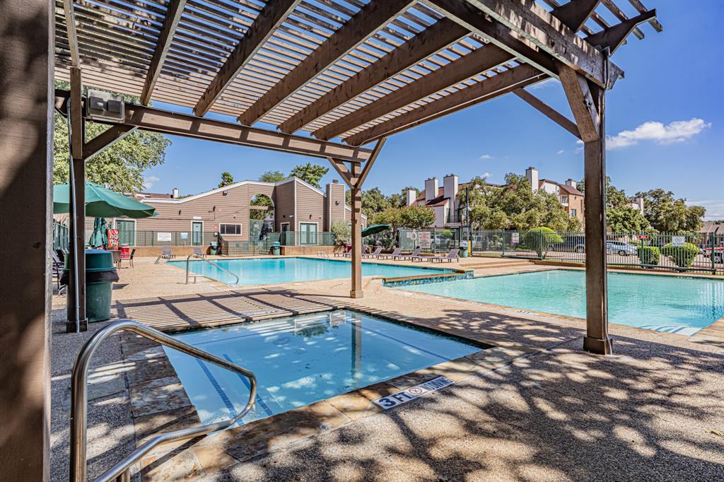 Arlington Oaks Condo - Residential