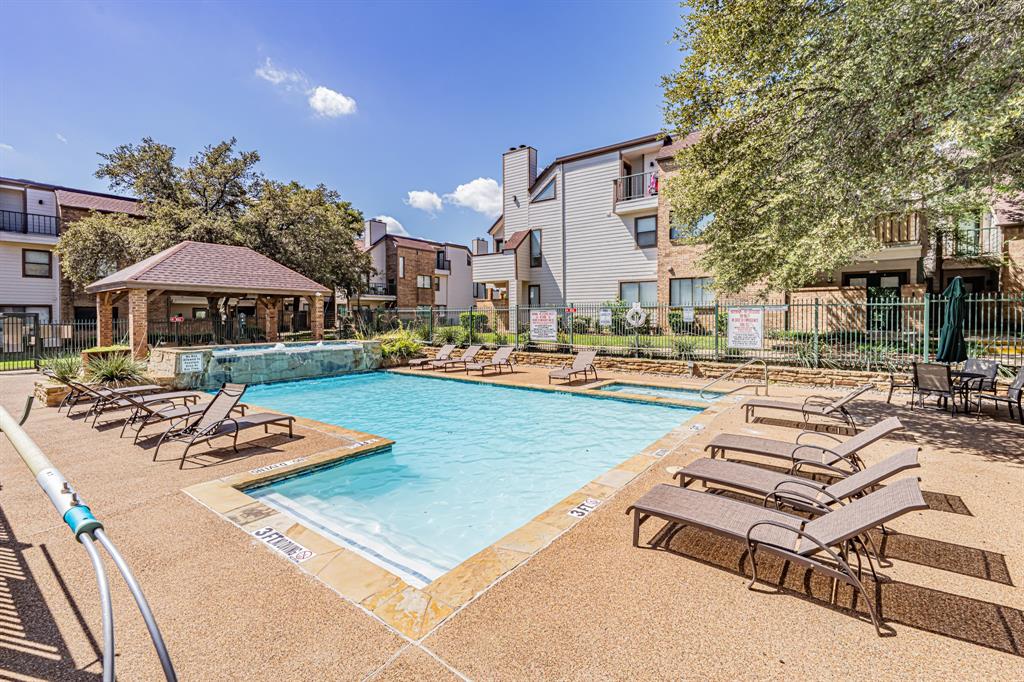 Arlington Oaks Condo - Residential