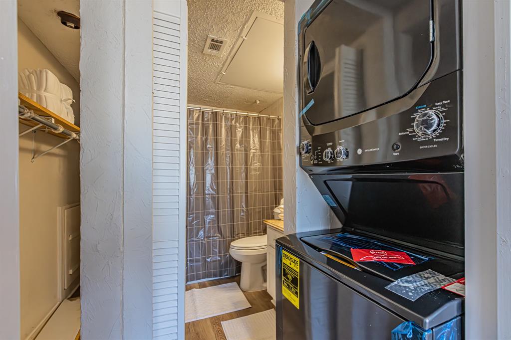 Arlington Oaks Condo - Residential