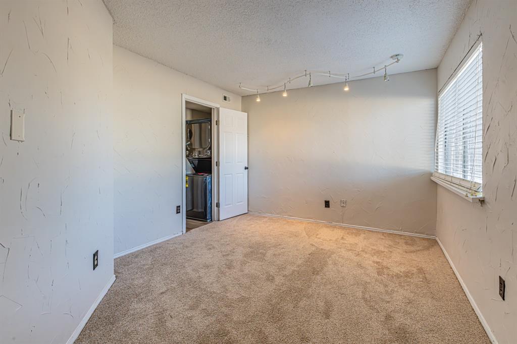 Arlington Oaks Condo - Residential