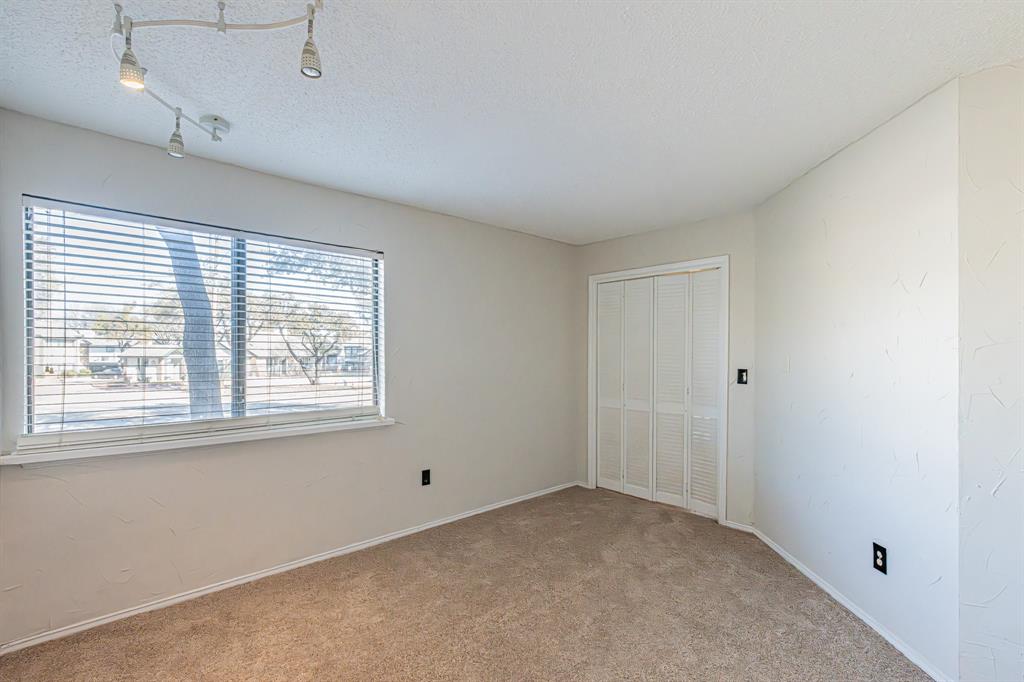 Arlington Oaks Condo - Residential