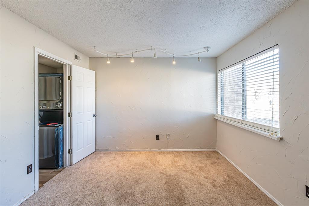 Arlington Oaks Condo - Residential
