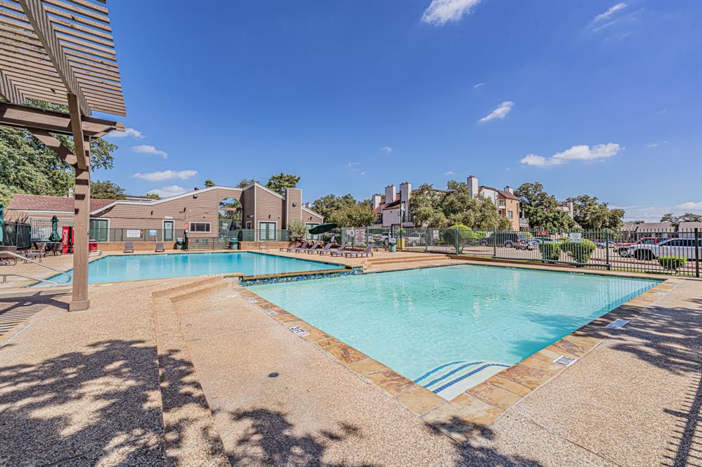 Arlington Oaks Condo - Residential