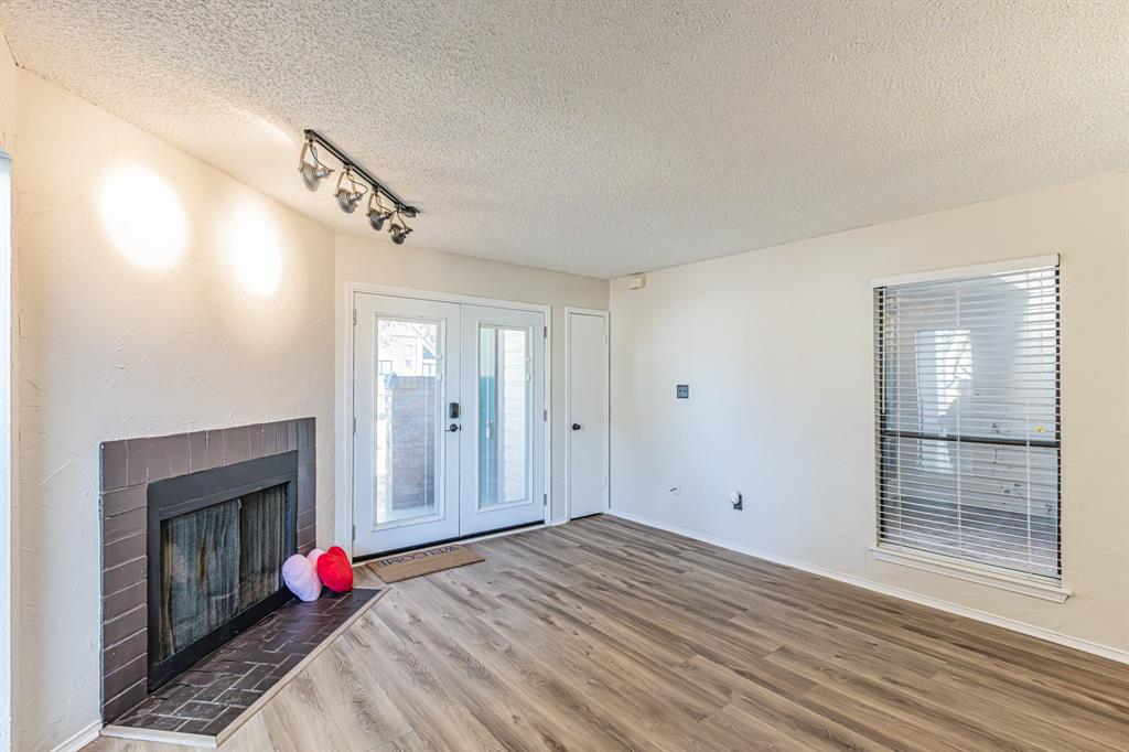 Arlington Oaks Condo - Residential