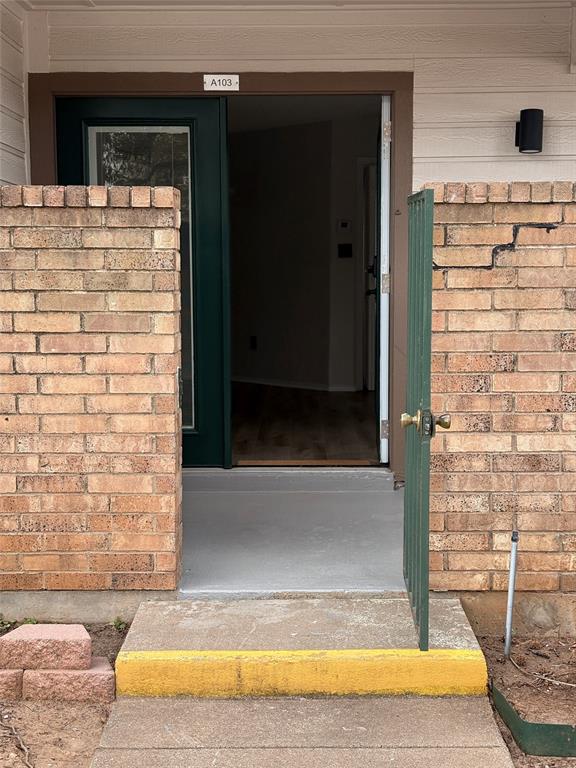 Arlington Oaks Condo - Residential