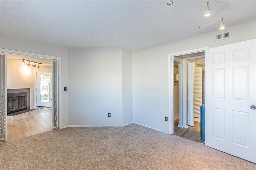 Arlington Oaks Condo - Residential