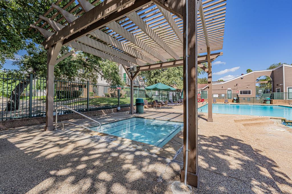 Arlington Oaks Condo - Residential