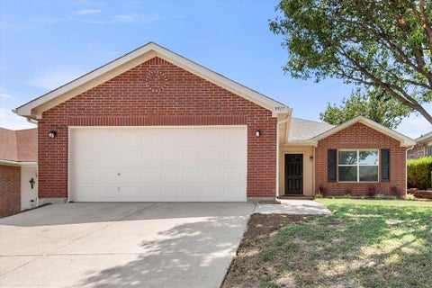 Photo of 9917 Blue Bell Drive, Fort Worth, TX 76108 (MLS # 21367153)