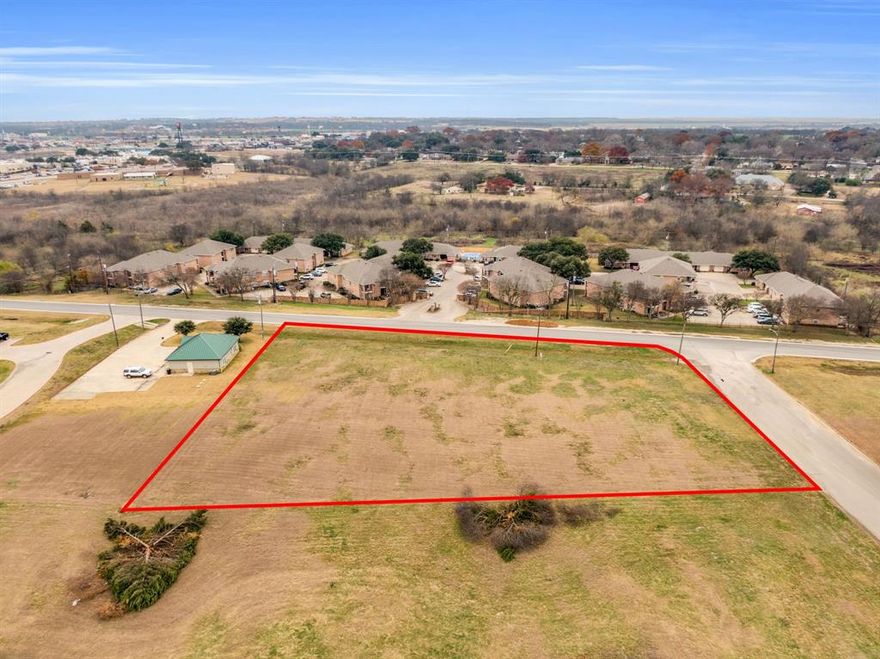 Discover the endless possibilities for your business with this prime 1.21-acre commercial lot, ideally located in a thriving, fast-growing community. This flat, expansive space is perfect for various commercial developments, whether you're envisioning retail shops, office buildings, or more. With excellent visibility and convenient access to I-35, it's a standout opportunity you won't want to miss!