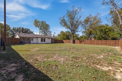 Tiny photo for 301 Suzanne Street, Palmer, TX 75152 (MLS # 21101159)