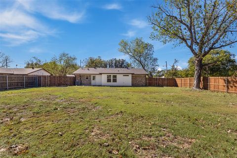 Tiny photo for 301 Suzanne Street, Palmer, TX 75152 (MLS # 21101159)