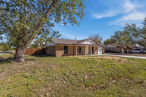 Tiny photo for 301 Suzanne Street, Palmer, TX 75152 (MLS # 21101159)