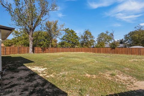 Tiny photo for 301 Suzanne Street, Palmer, TX 75152 (MLS # 21101159)