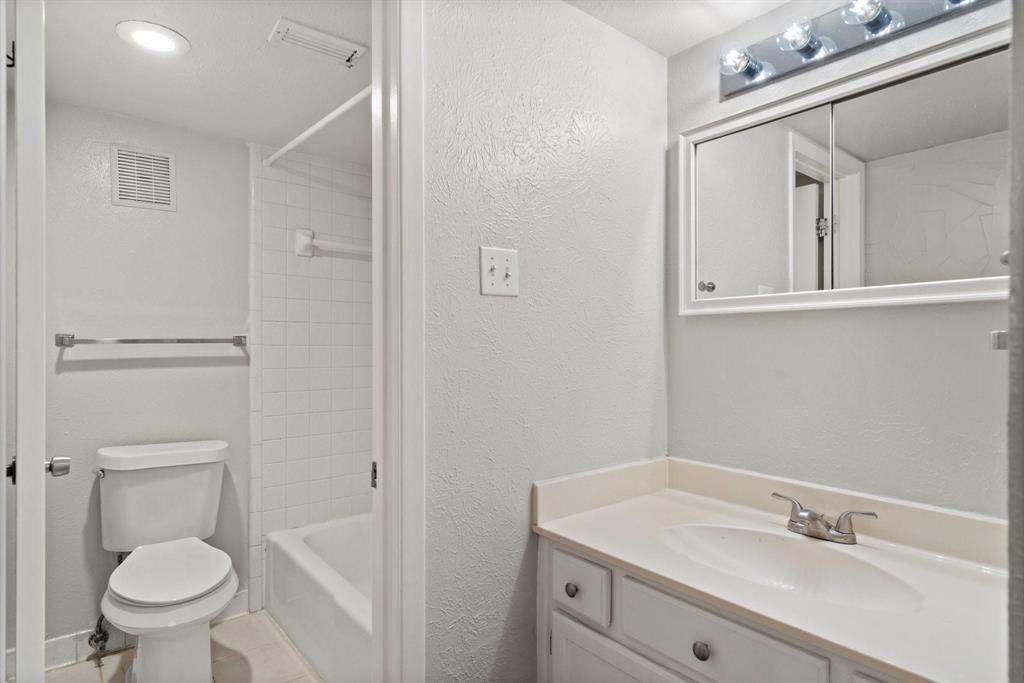 Country Club Place At Las Colinas - Residential Lease