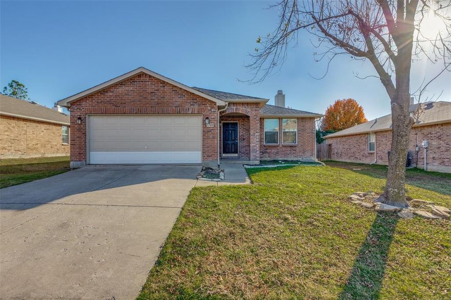 You must see this MOVE IN READY house! This 3-bed, 2-bath, 1860 sqft house is located in the highly desirable Robinson Ridge subdivision. The large open floor plan starts with a living room featuring a wood burning fireplace. There are plenty of Large windows throughout the house to let in natural light. The kitchen features a Large eat-in breakfast area, refrigerator, electric stove oven, vent, dual sink, and disposal, and ample cabinetry. The master bath has a separate shower and tub. There is a full-sized utility room. 2-car garage. The backyard is perfect for entertaining friends and family. Easy access to highways for shopping, restaurants, and entertainment. ** The carpets are changed and new carpets are installed ** Fridge and Dish Washer are being switched from the one on the Pictures - New ones are gonna be installed ** Owner is willing to do 6 Month lease too ***