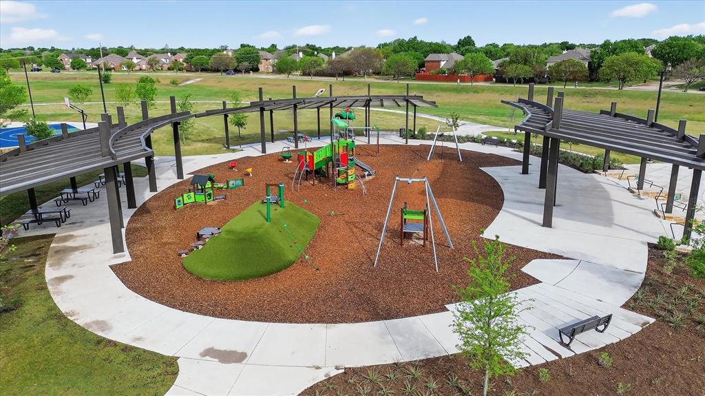 Pasquinellis Village On The Green - Residential