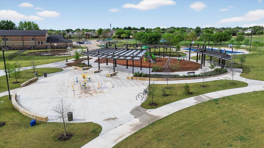 Pasquinellis Village On The Green - Residential