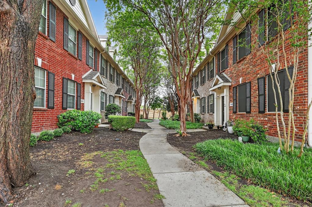 Pasquinellis Village On The Green - Residential