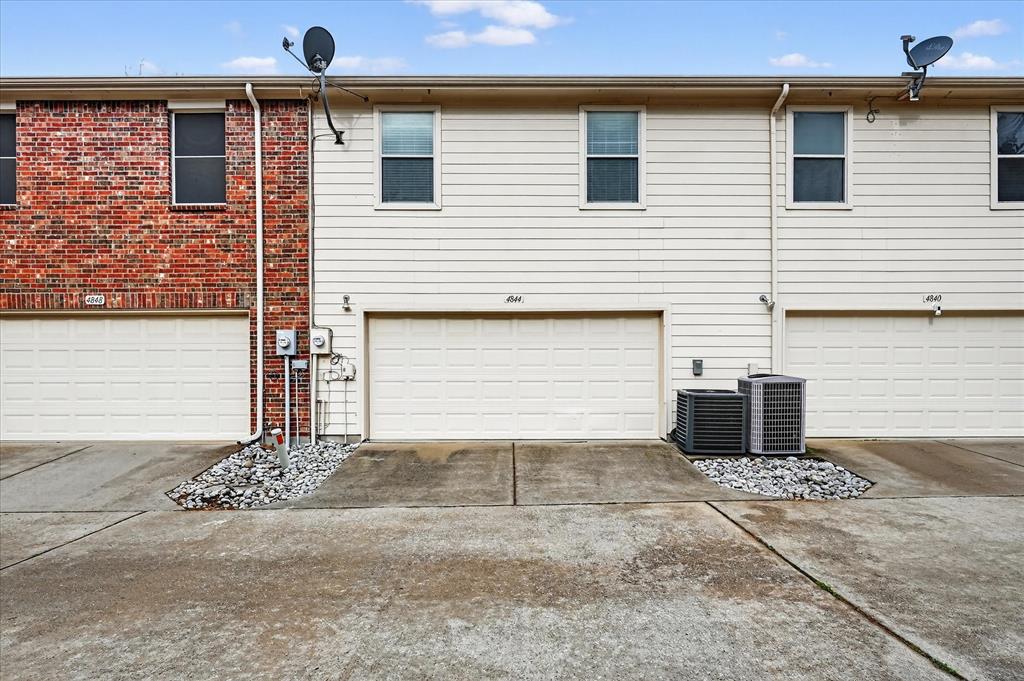 Pasquinellis Village On The Green - Residential