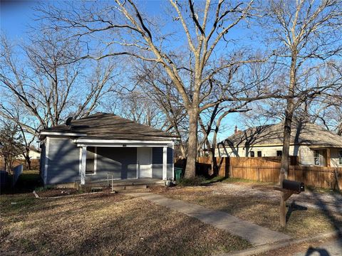 Photo of 1006 S Throckmorton Street, Sherman, TX 75090 (MLS # 21151290)