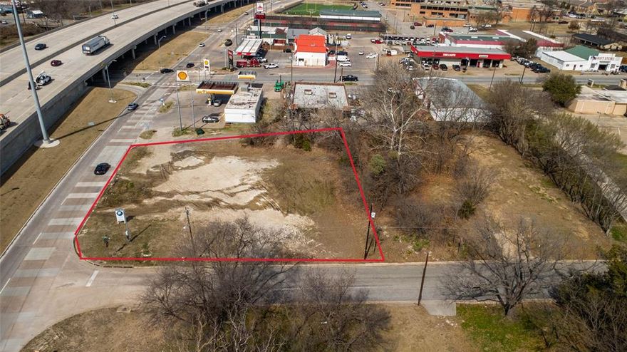 High-Visibility Development Opportunity at the Gateway to Downtown Sherman
Presenting ±0.65 Acres (±28,121 SQ. FT.) of prime, commercial land situated at the strategic intersection of W. Jones Street and the Sam Rayburn (US 75) Frontage. This fully cleared corner lot offers a rare combination of high-speed highway visibility and localized downtown accessibility, making it an ideal candidate for high-impact retail or professional uses.
With its clean configuration and flat topography, the site is optimized for efficient parking layouts and modern building footprints. It is perfectly positioned for medical clinics, fast-casual dining, or professional services looking to capture the spending power of Sherman’s rapidly growing market.