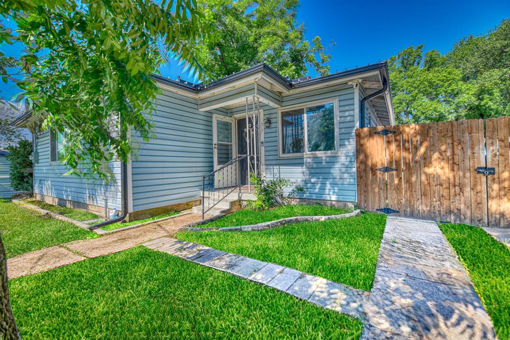 517 Pleasant Oaks Drive