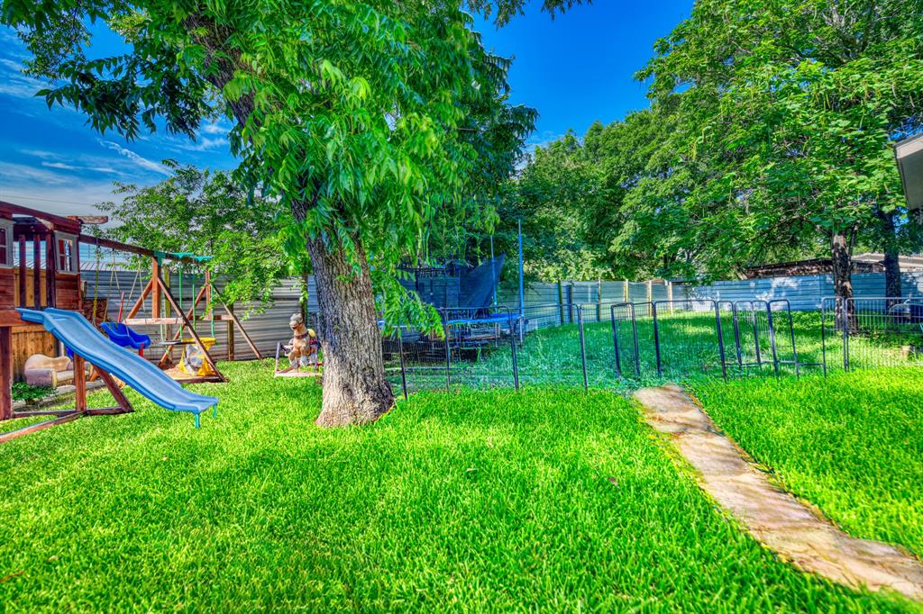 517 Pleasant Oaks Drive