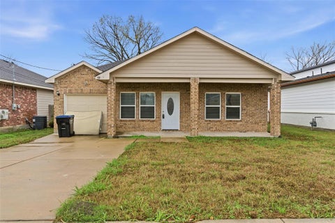 Photo of 4805 Pickett, Greenville, TX 75401 (MLS # 21330140)
